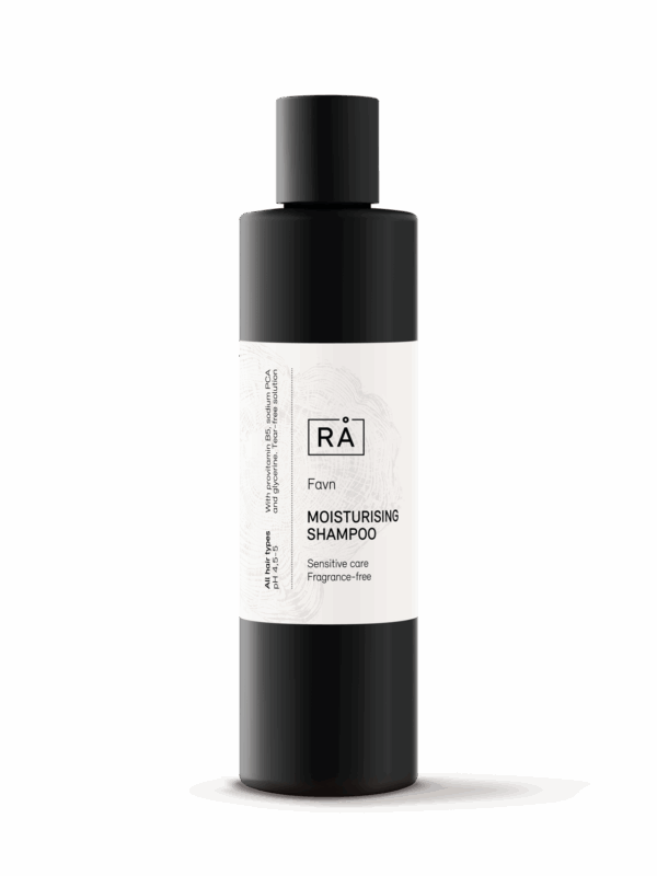 Flaske med sjampo for tørt hår og sensitiv hodebunn uten parfyme.