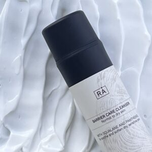 favn the silk cream for sensitiv hud. Teksturbilde av kremen.