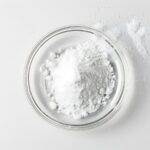 nærbilde av niacinamide ulver ipetri skål på laboratorie